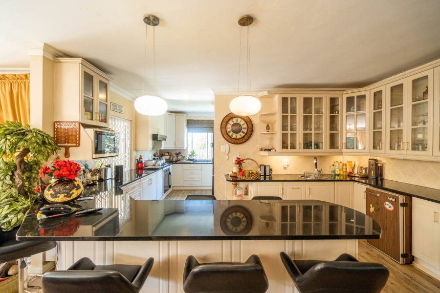 6 Bedroom Property for Sale in West Bank Eastern Cape